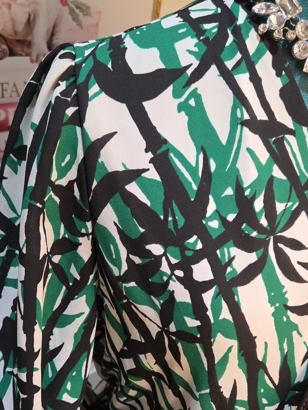 Nwot Large Eva Mendez Green & Black Abstract Wrap Dress - Picture 16 of 17